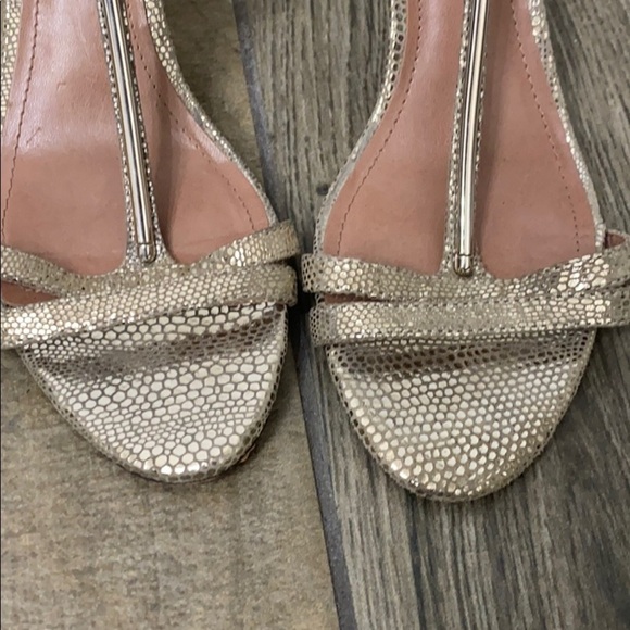 Vince Camuto gold pattern heels size 7.5M - Picture 3 of 13